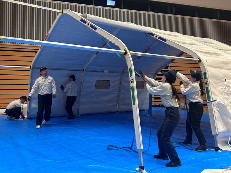 日赤與太陽工業共同開發大型隔熱帳篷,即使酷暑也能維持適宜室溫