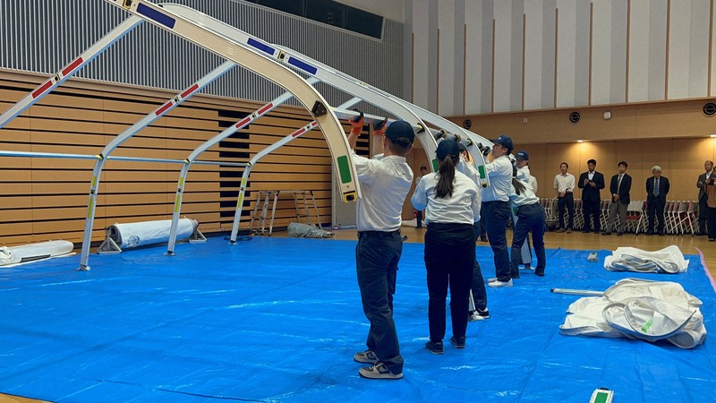 日赤與太陽工業共同開發大型隔熱帳篷,即使酷暑也能維持適宜室溫