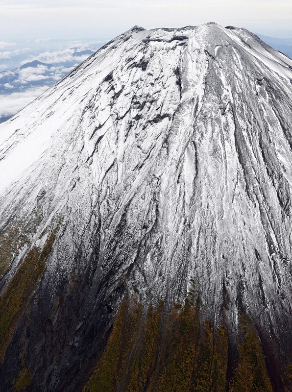 冬季富士登山恐受限？登山家連署反對「一律禁止」