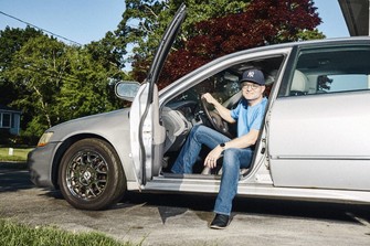 ティモシー・メイソンさんは2001年式のホンダ「アコード」に乗っている=Simon Simard for WSJ