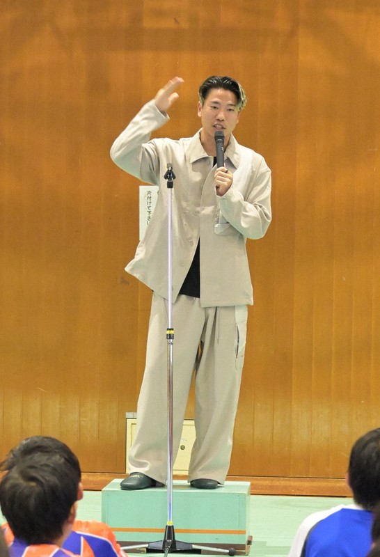 淺野拓磨主辦少年足球賽開幕 日本代表獲打氣
