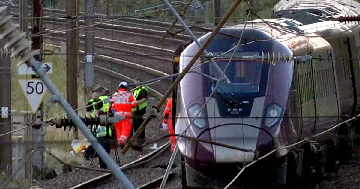 2 trains collide outside London leaving 1 dead, many injured