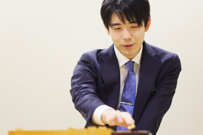 藤井聡太名人、叡王戦本戦でベスト4進出 千田翔太八段に快勝 | 毎日新聞