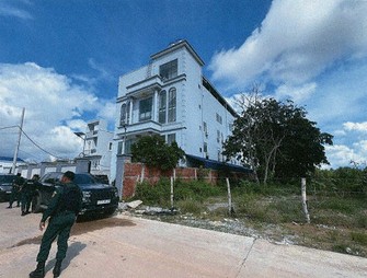A base used by a special fraud group in Cambodia, where Japanese were also among those held, is shown in this photo. (Photo provided by the Metropolitan Police Department)