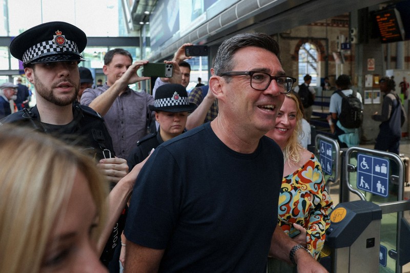 英國工黨黨魁選舉:安迪·伯納姆可能不經投票出任首相