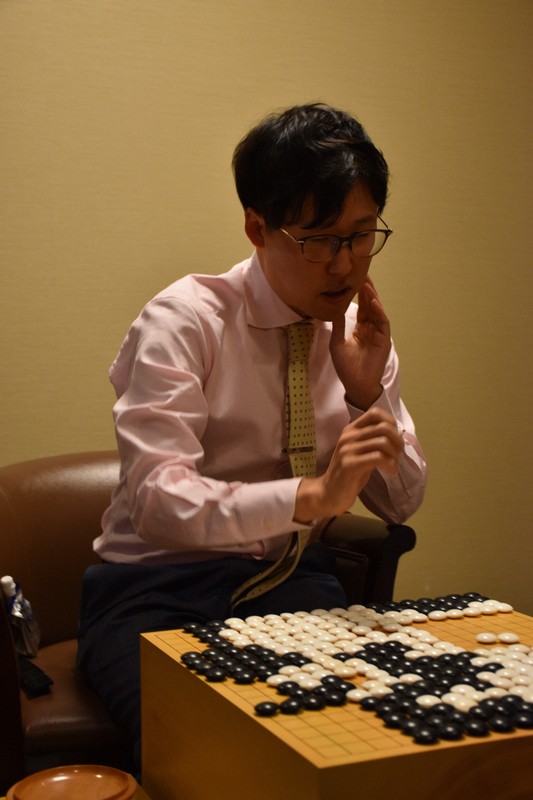 碁聖戦挑戰者佐田篤史七段首局獲勝,擊敗井山裕太碁聖