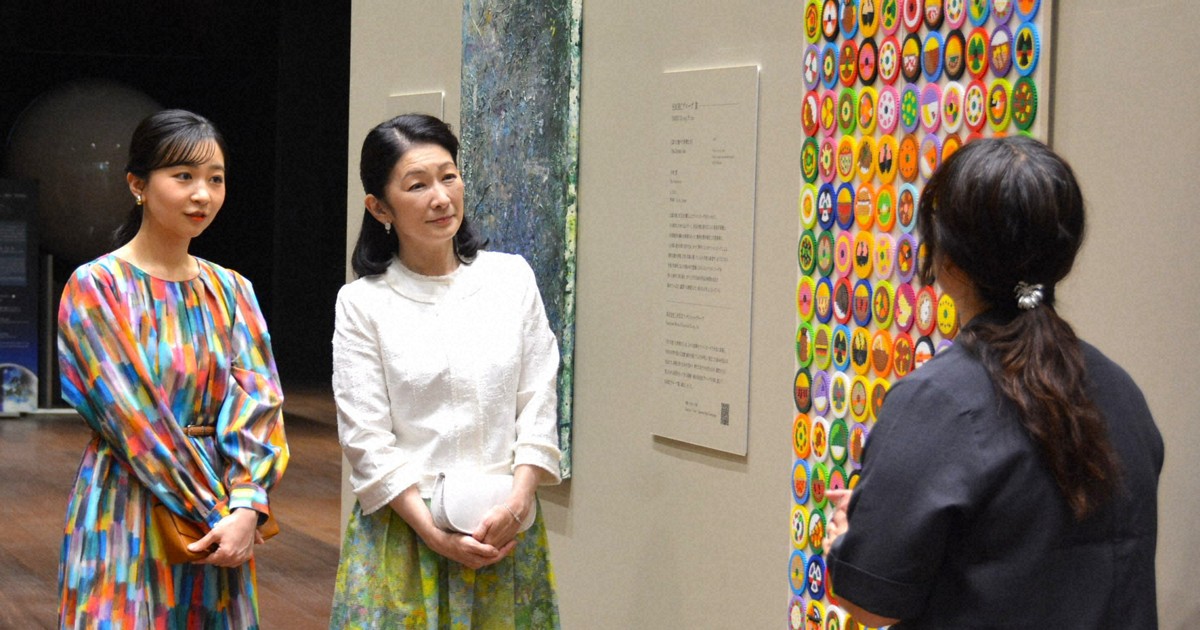 紀子さまと佳子さま　障害者アートの国際芸術賞を鑑賞