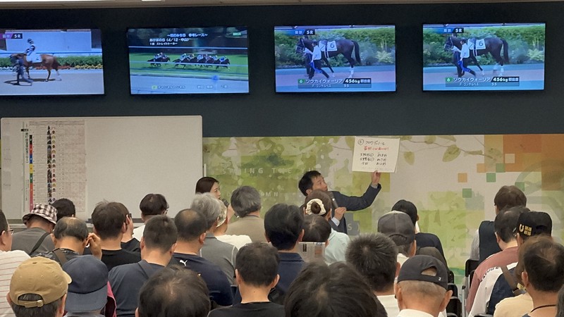 雙眼鏡是我的最佳拍檔：賽馬記者井內利彰談論賽馬的魅力