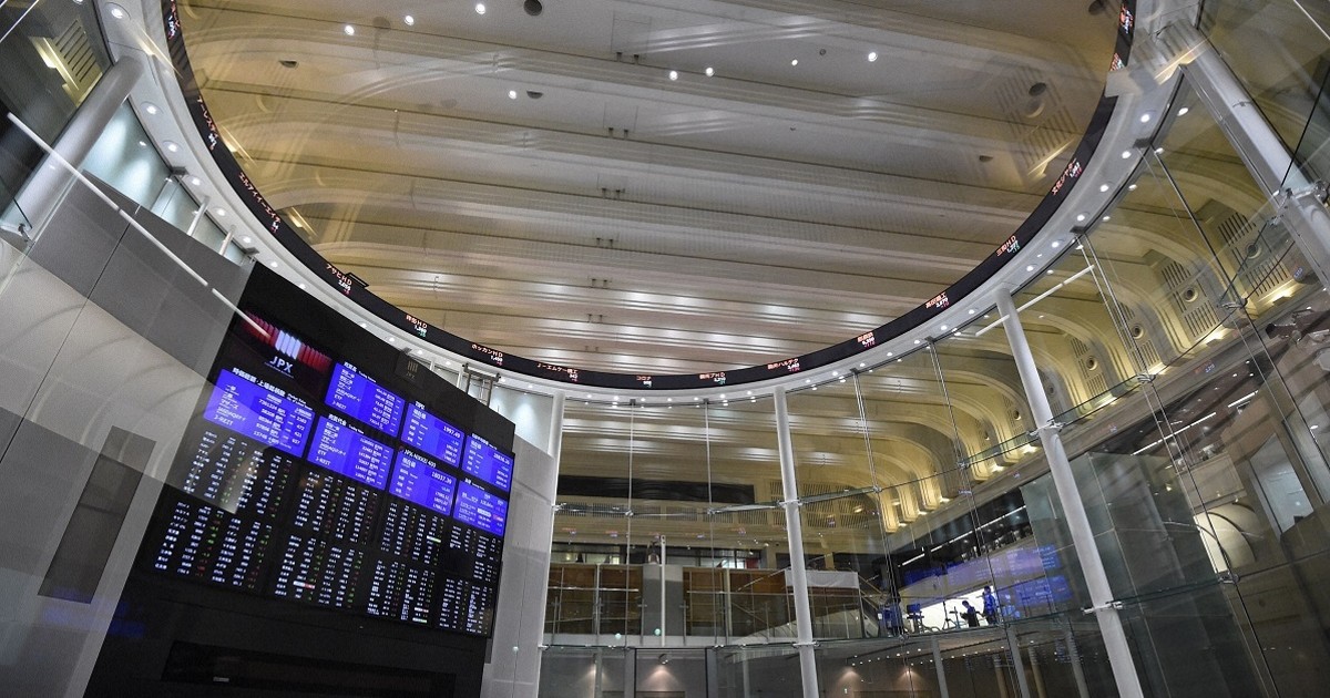 Nikkei stock index ends at record high on strong Micron earnings