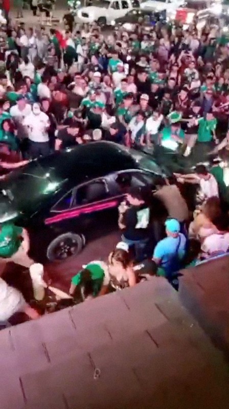 墨西哥西部慶祝世足勝利群眾遭汽車衝撞，17人受傷