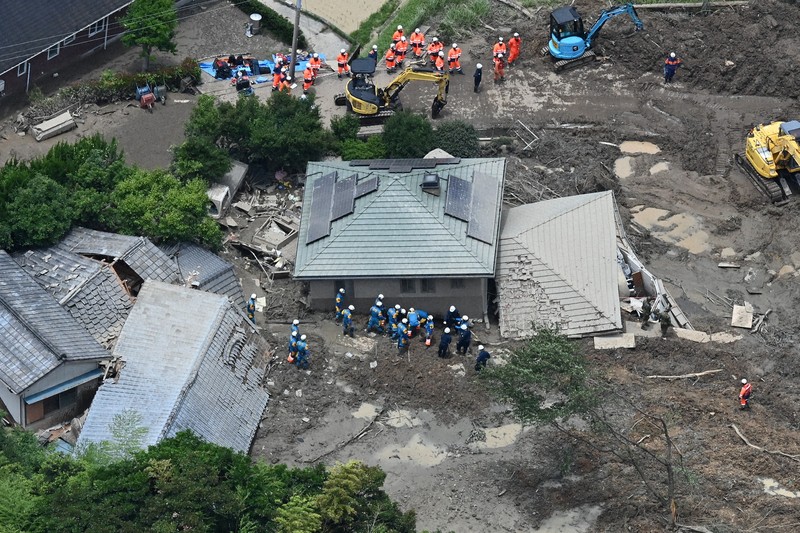 山口平生町土砂崩塌，一人失蹤搜救持續，民宅一樓遭土砂灌入