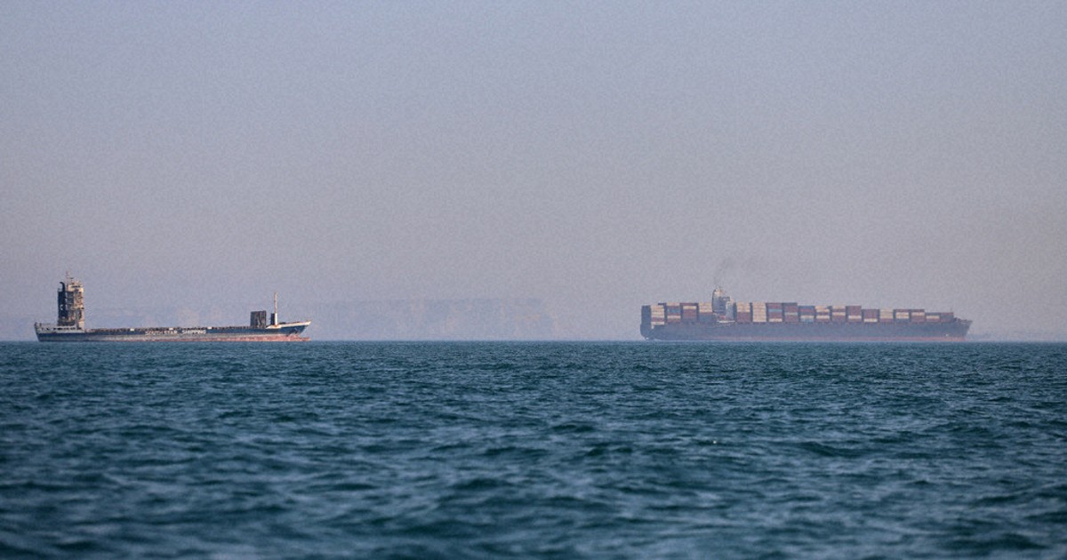 Japan shipping body seeks safe passage of ships stranded in Persian Gulf