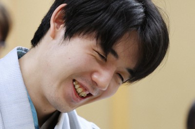 藤井聡太名人、叡王戦本戦でベスト4進出 千田翔太八段に快勝 | 毎日新聞