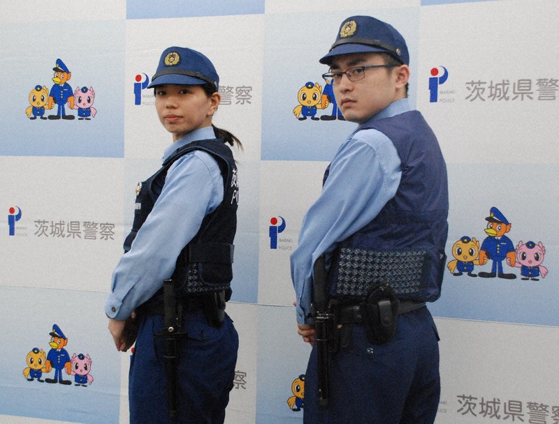 警察官も涼しく、空調ベスト導入 県警 ／茨城 | 毎日新聞