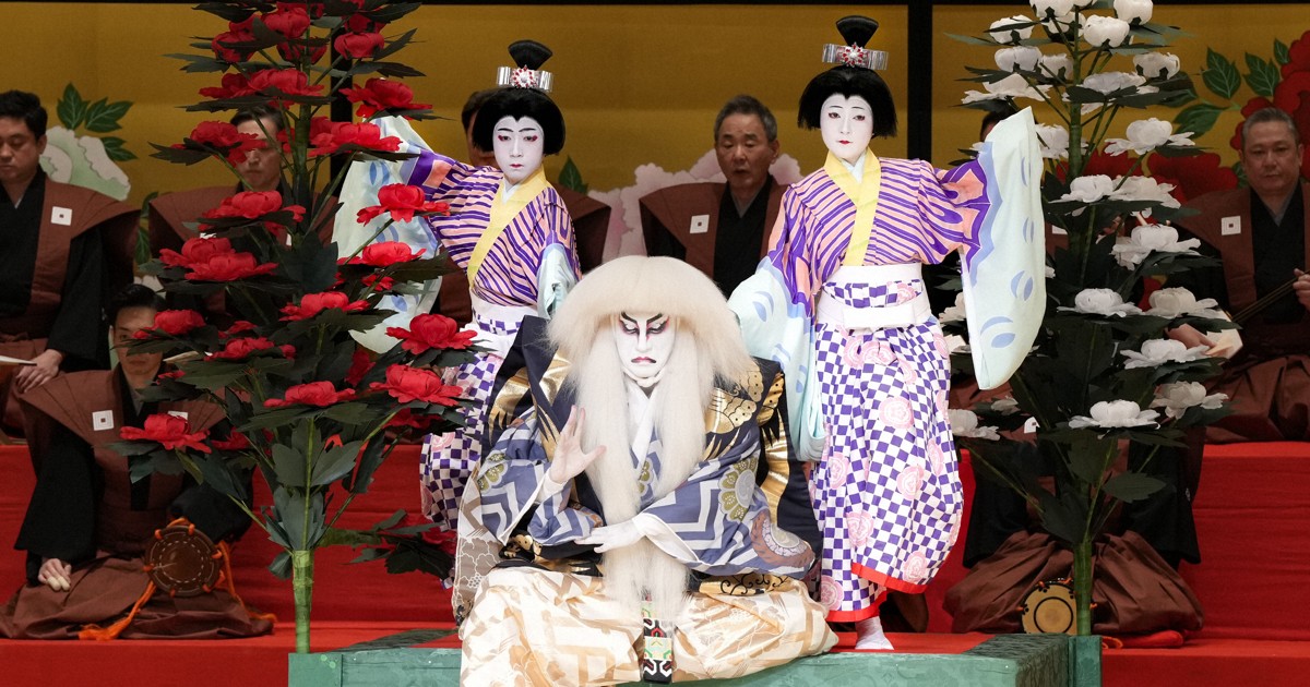 「僕は子どもに弱い」　市川團十郎さんが親子で踊る「鏡獅子」