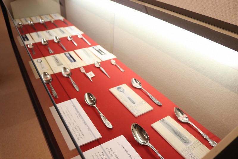 燕の金属洋食器」の歴史 デザインの変遷でたどる企画展 新潟 | 毎日新聞