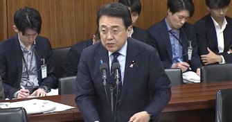 電気事業法改正案を審議する衆議院経済産業委員会で答弁する赤沢亮正経済産業相=2026年6月17日、衆院の公開動画から