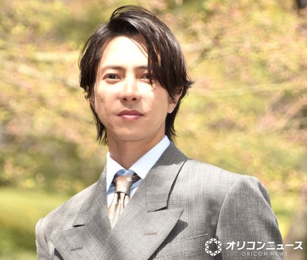 オリコンニュース：山下智久、“亀”のオブジェでメッセージ「おめでとう