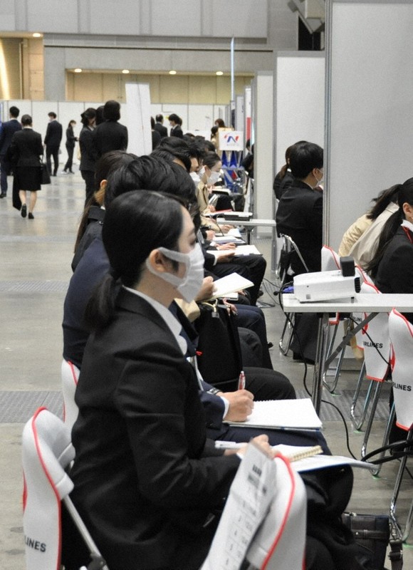 「求職必須黑髮」的無聲規則：束縛學生的髮色枷鎖