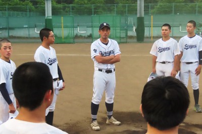 高校野球岩手大會會場舉辦「高中生市集」販售木製長椅等作品