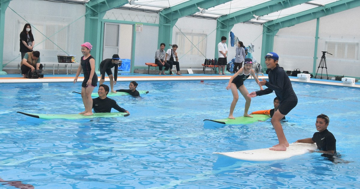 Easy Japanese news in translation: Surfing trial program for kids begins in Chiba Prefecture
