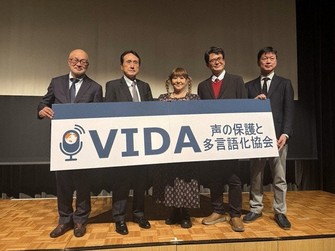 一般社団法人「声の保護と多言語化協会」(VIDA)の創立記者会見。中央は声優のかないみかさん=同法人提供