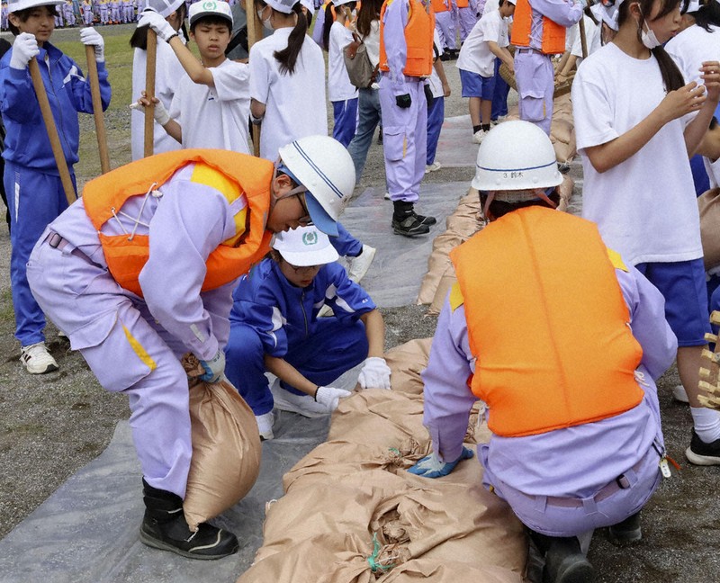 地域発：東海 岐阜市 「専任水防団」になって！ 小中学生らと合同訓練