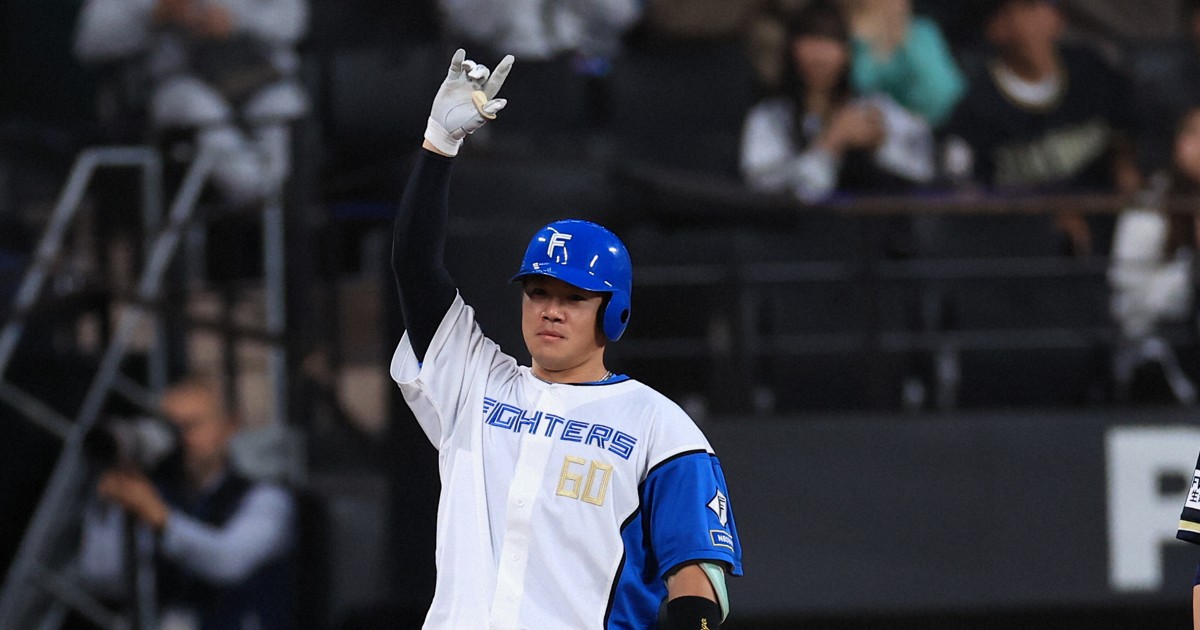 focus プロ野球:「人生初」の外野も グラブを6個持つ日本ハム・吉田賢吾の挑戦