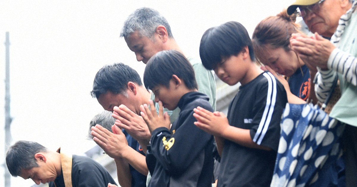 九州豪雨から6年 熊本・球磨川支流で「花おくり」 [写真特集1/5