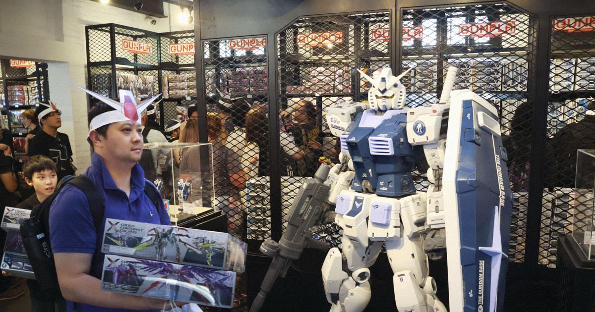 Official 'Gundam' store opens in London, drawing long queues