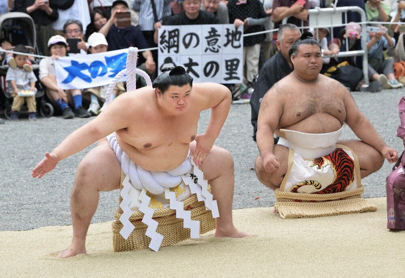 K様へ感謝お嫁入り‼️最強運GOLD伊万里錦手帆かけ舟❌山水❌米俵在銘八寸皿2客 両横綱に大きな声援 熱田神宮 奉納土俵入り ／愛知 | 毎日新聞