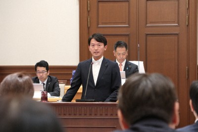 兵庫知事薪資減額案四度延宕 矢言「盡責」