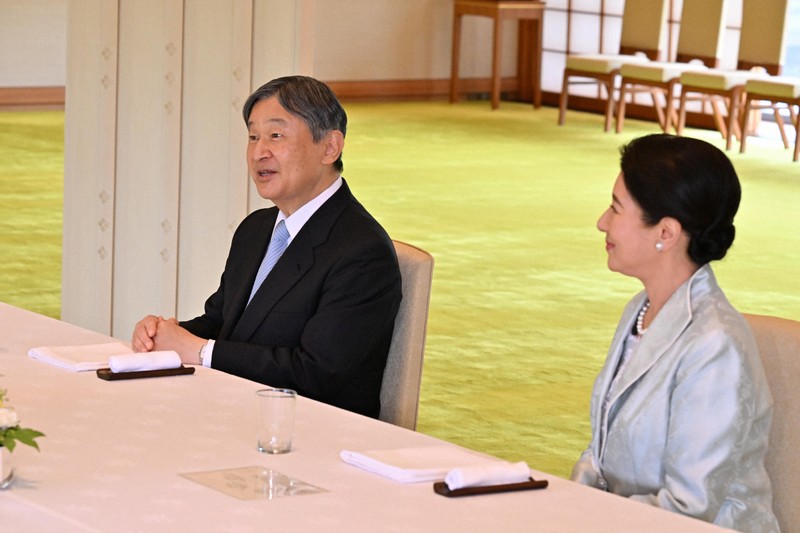天皇、皇后両陛下が日本芸術院賞受賞者と茶会 今回は皇居で開催 | 毎日新聞