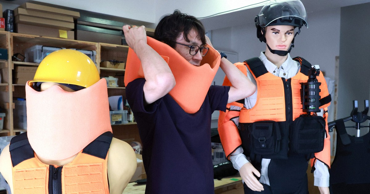 Kobe firm develops protective gear against bear attacks