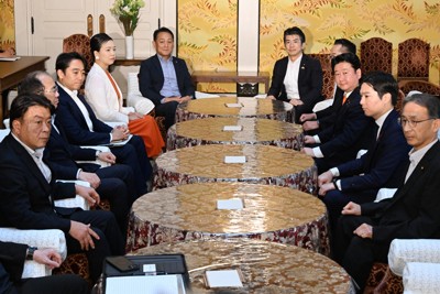 日本皇室典範修正案引爭議:養子繼承皇位引發民意分歧,理解度低迷