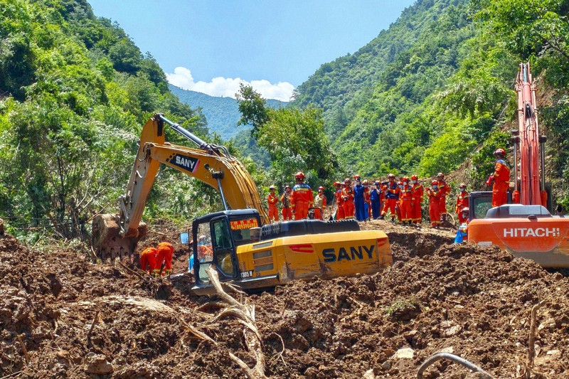 中國甘肅省土砂崩塌釀21死,各地災情頻傳