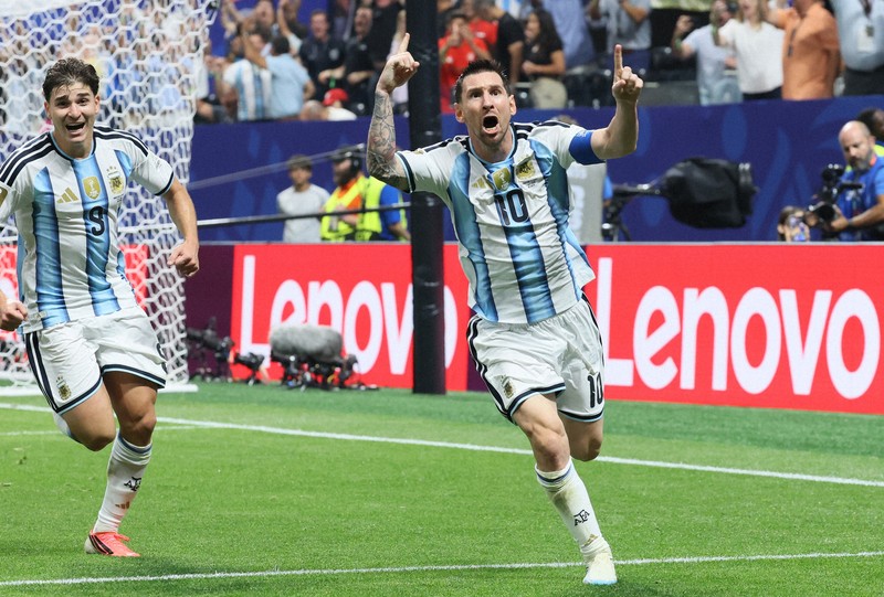 アルゼンチンが逆転でエジプトを下す メッシは9試合連続ゴール [写真