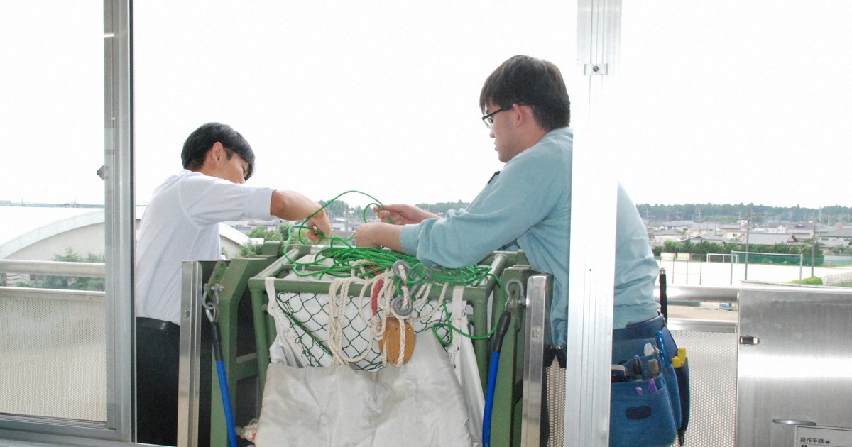 Teachers train with emergency escape chute after one not used during Tokyo school fire