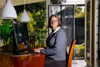 自身の取り組みに影響を与えた人物として、耿氏はエリザベス・ビク氏を挙げている=Clara Mokri for WSJ