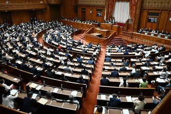 改正郵政民営化法が賛成多数で可決、成立された参院本会議=国会内で2026年6月19日午後0時21分、平田明浩撮影