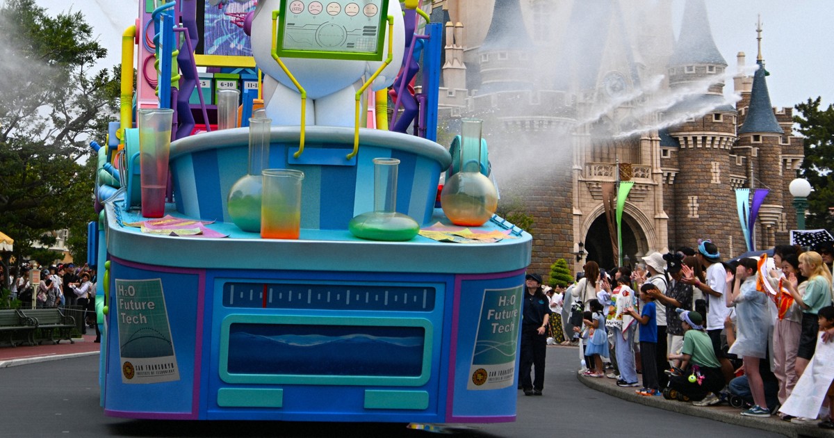 Easy Japanese news in translation: Tokyo Disney Resort starts special summer program