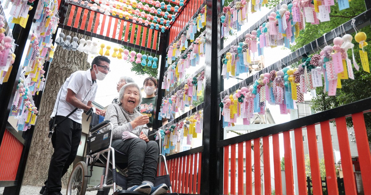 Star festival tunnel brightens mood at Tokyo shrine