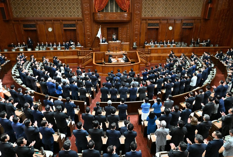 皇室典範修正案審議:養子皇族繼承權成焦點,各方意見交鋒