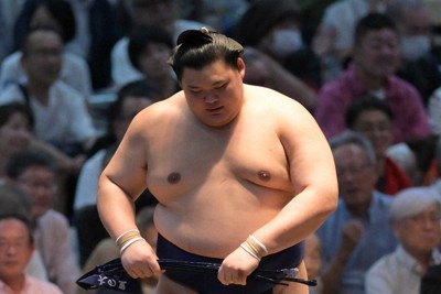 連敗中的橫綱大之里不敵藤之川，苦吞二連敗