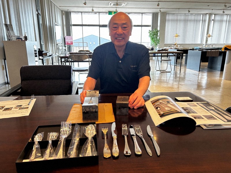 皮卡丘探頭現身!寶可夢聯名高級餐具廣受好評,背後合作契機曝光