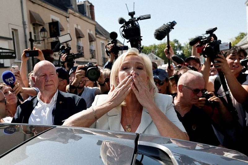 フランス：仏大統領選 ルペン氏、支持率圧倒 「極右元首」誕生、現実味