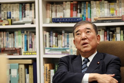 高市早苗首相「睡不到3小時」貼文引發爭議,在野黨質疑國家領導人工作方式