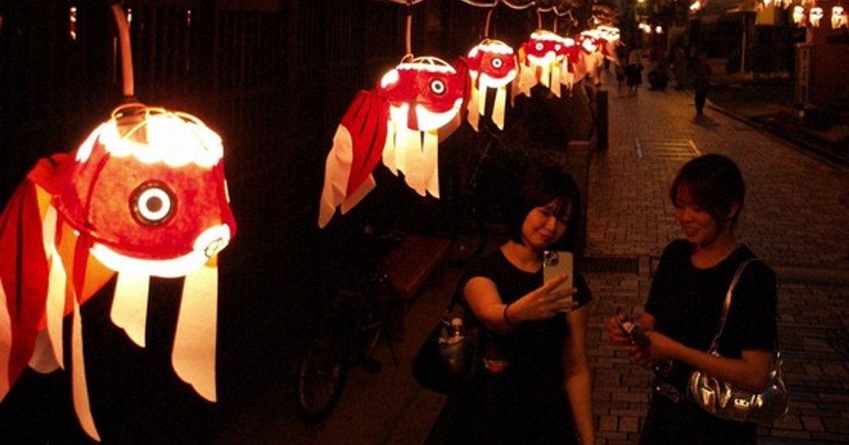 In Photos: Goldfish lanterns light up old streetscape in Japan's Yamaguchi Pref.