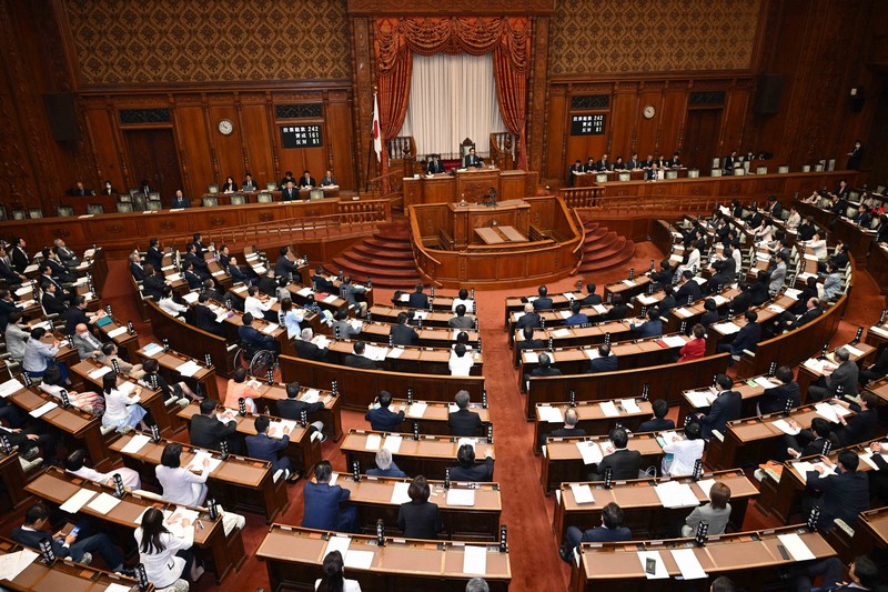 國旗損毀罪法案獲參議院通過,朝野五黨支持,兩黨反對