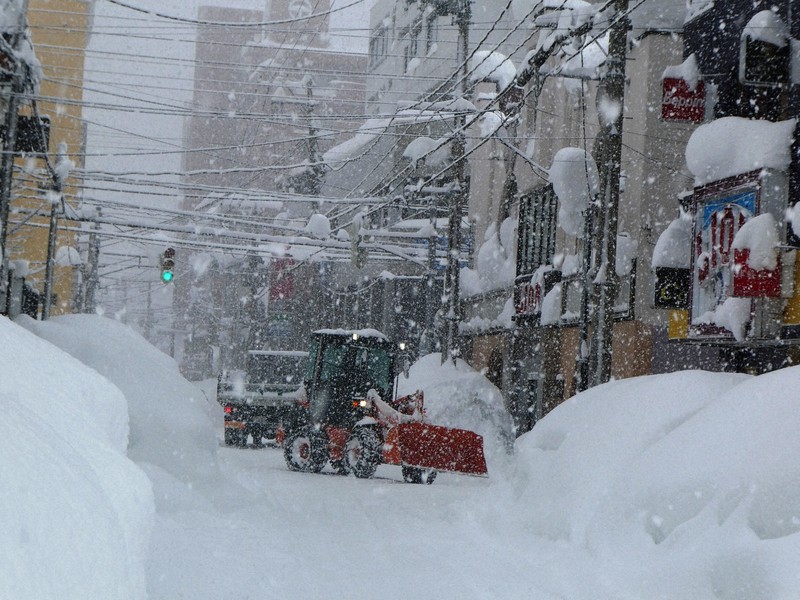 青森市因創紀錄豪雪延遲除雪,首辦「剷雪會議」交換意見